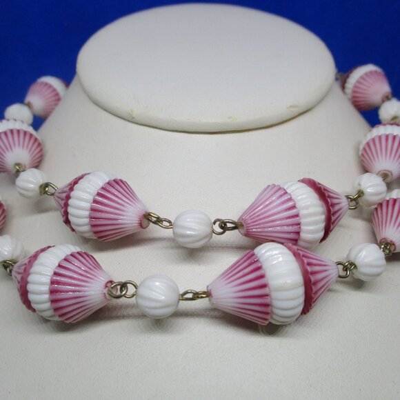 Made In Hong Kong beaded necklace single strand ribbed 3 Section Bead Lavender - Picture 4 of 10